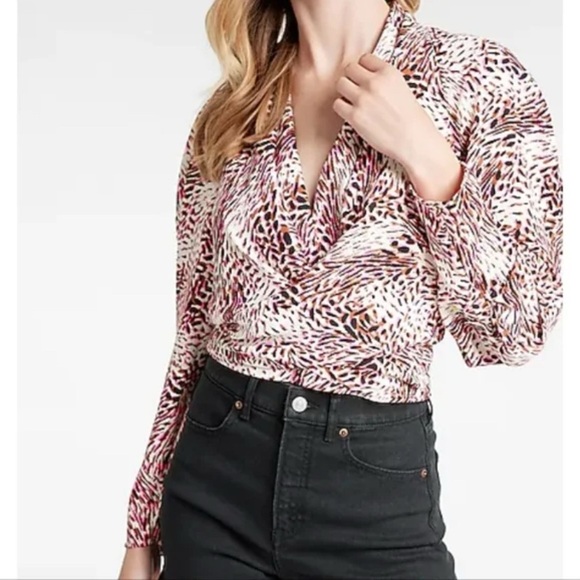NEW Express Women's Animal Print Cropped Blouse Size Medium - Picture 1 of 5